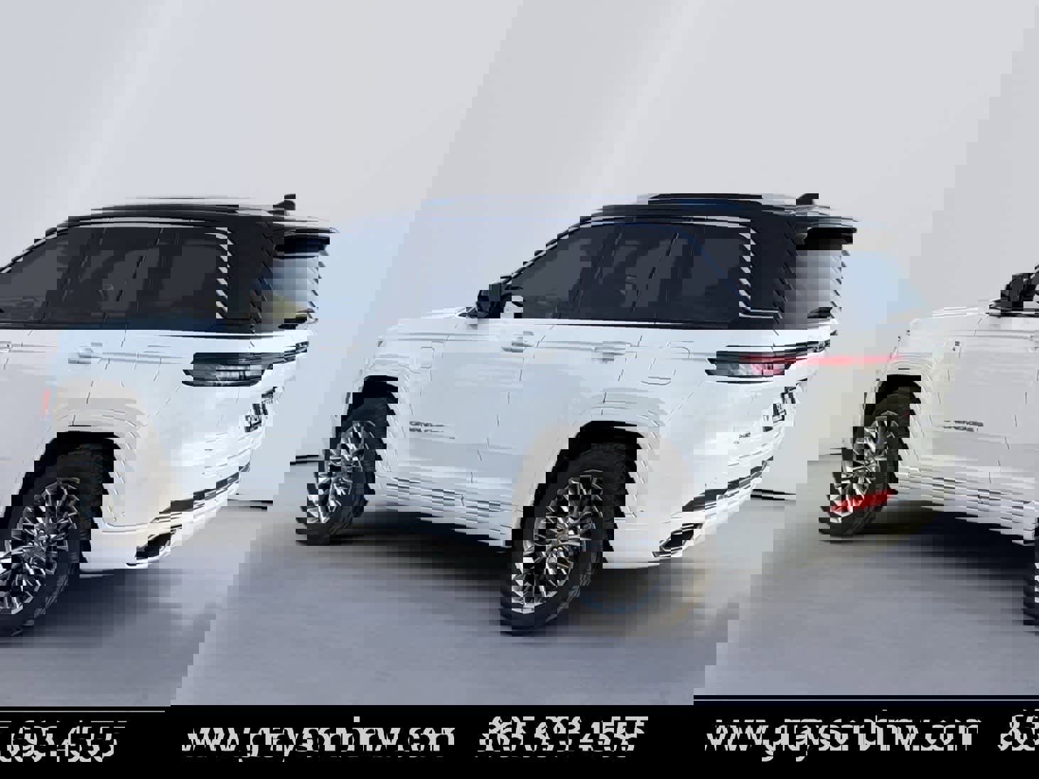 Used 2022 Jeep Grand Cherokee Summit w/ Luxury Tech Group V image 5