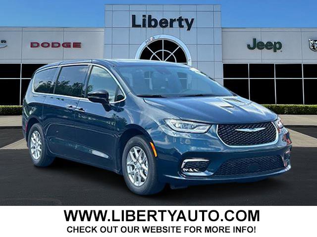 New 2025 Chrysler Pacifica Select