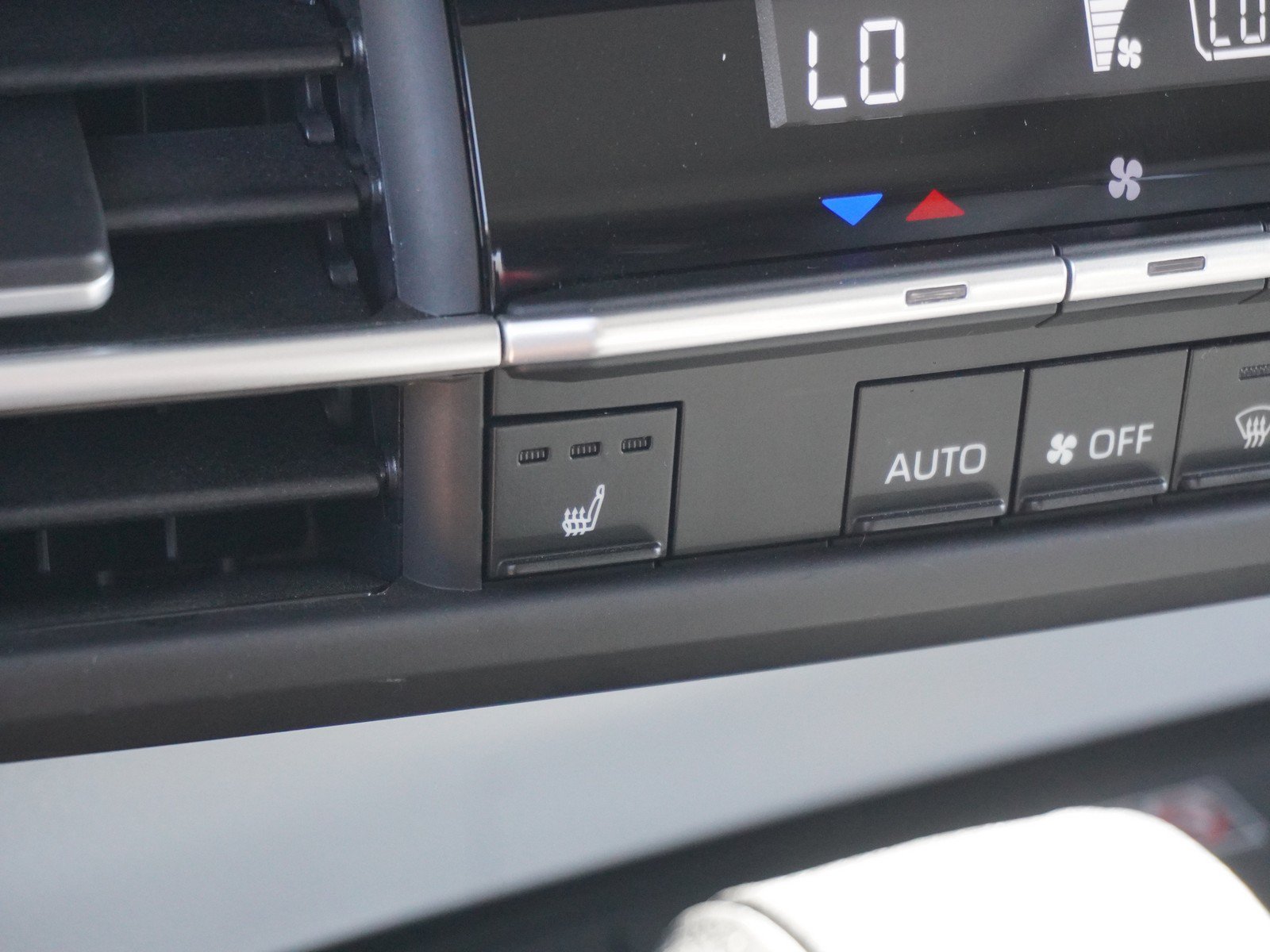 Used 2025 Toyota Sienna XLE w/ XLE Plus Package FWD image 28