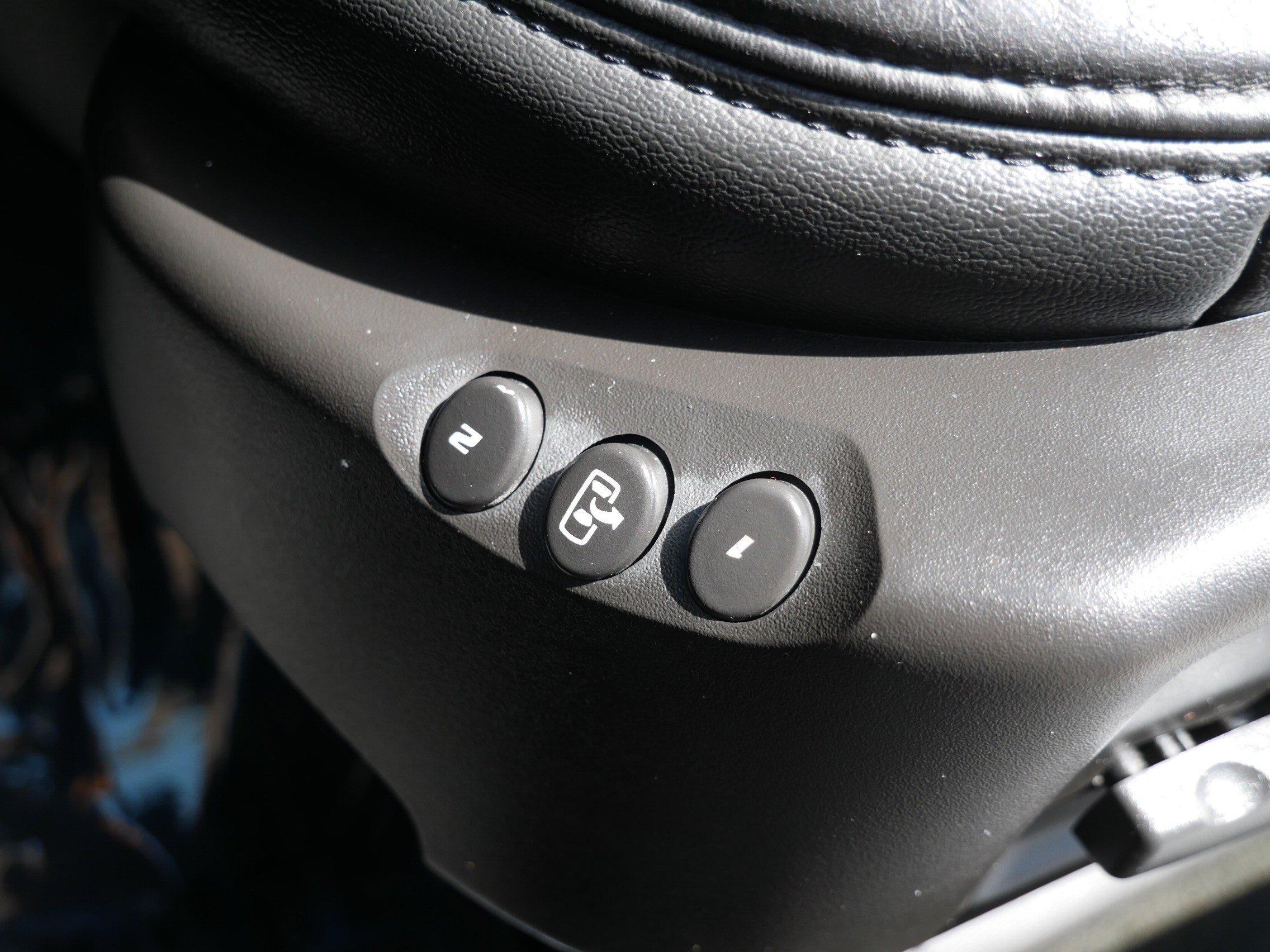 Used 2007 Cadillac XLR RWD image 9