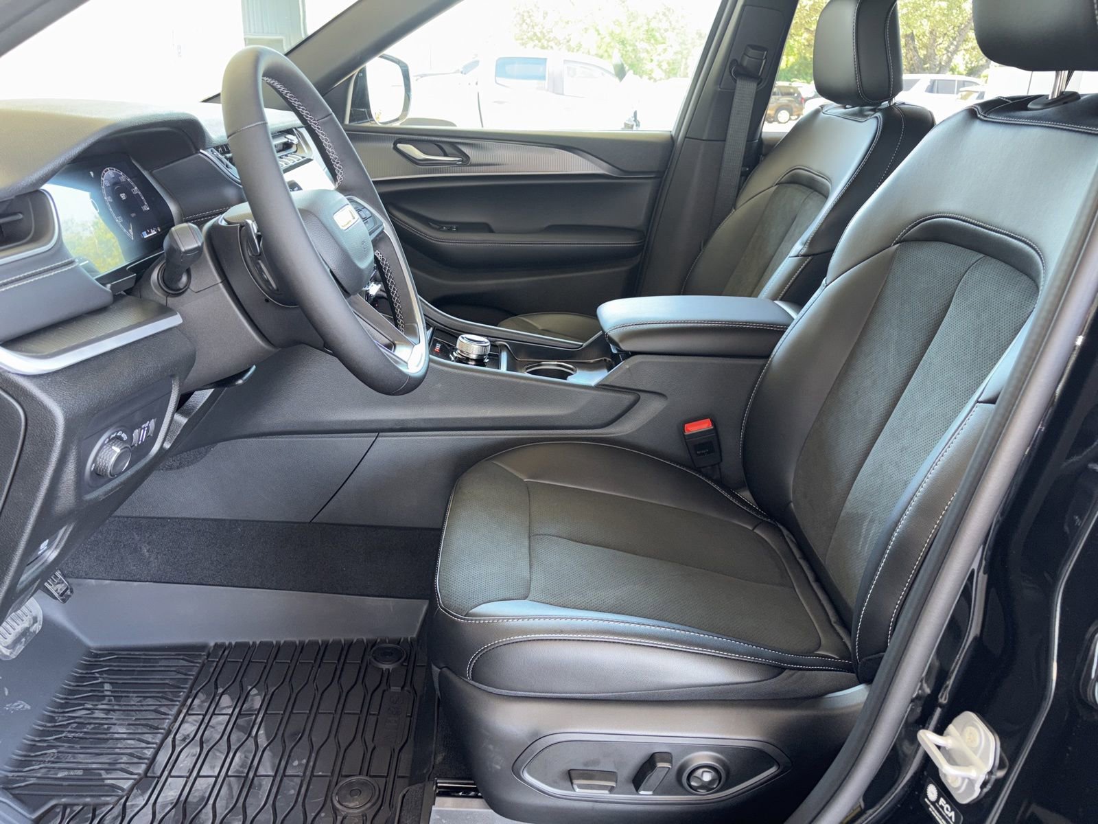 New 2025 Jeep Grand Cherokee L Altitude image 11