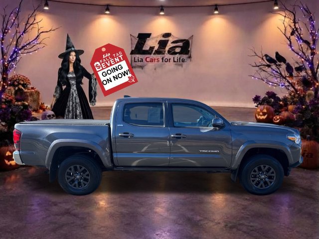 Used 2022 Toyota Tacoma SR5 AWD/4WD image 2