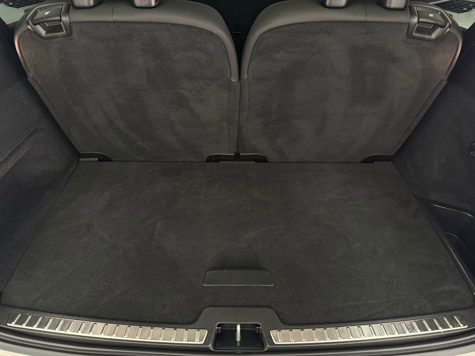 Used 2025 Volvo XC90 B6 Plus image 33