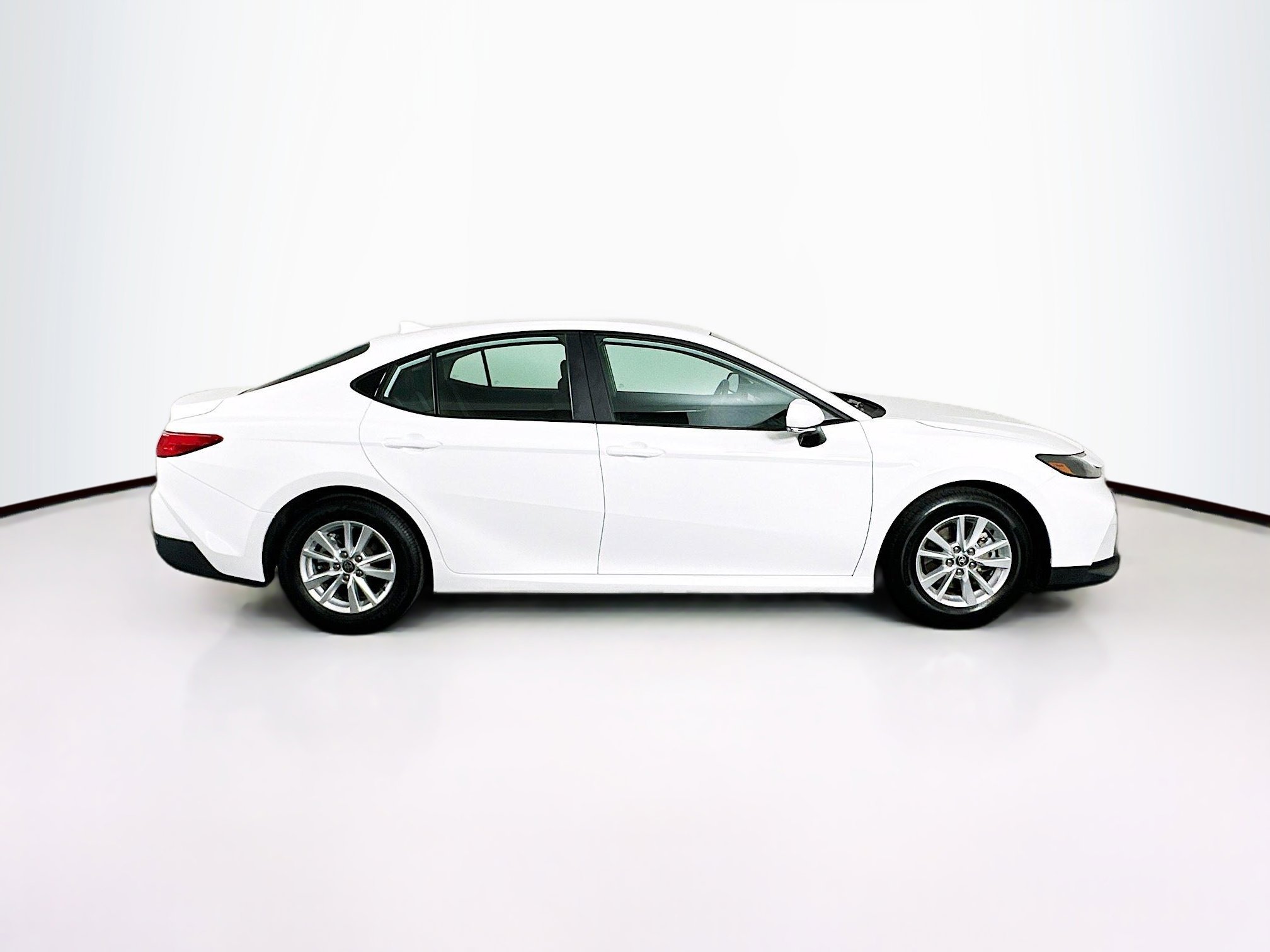 Used 2025 Toyota Camry LE image 10