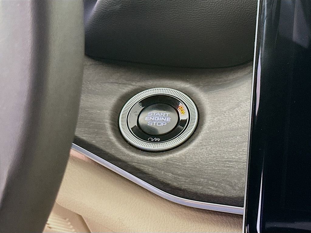 Certified 2025 Jeep Grand Cherokee Limited AWD/4WD image 24