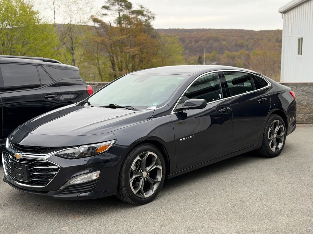 Used 2023 Chevrolet Malibu LT FWD image 2