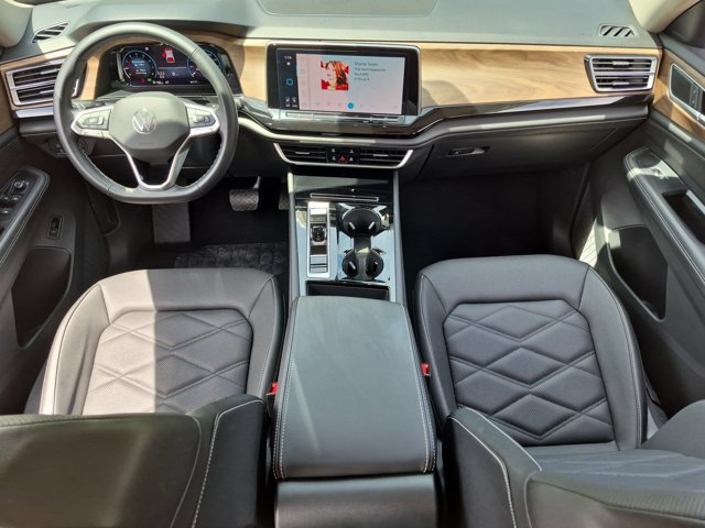 Used 2025 Volkswagen Atlas SE FWD image 25