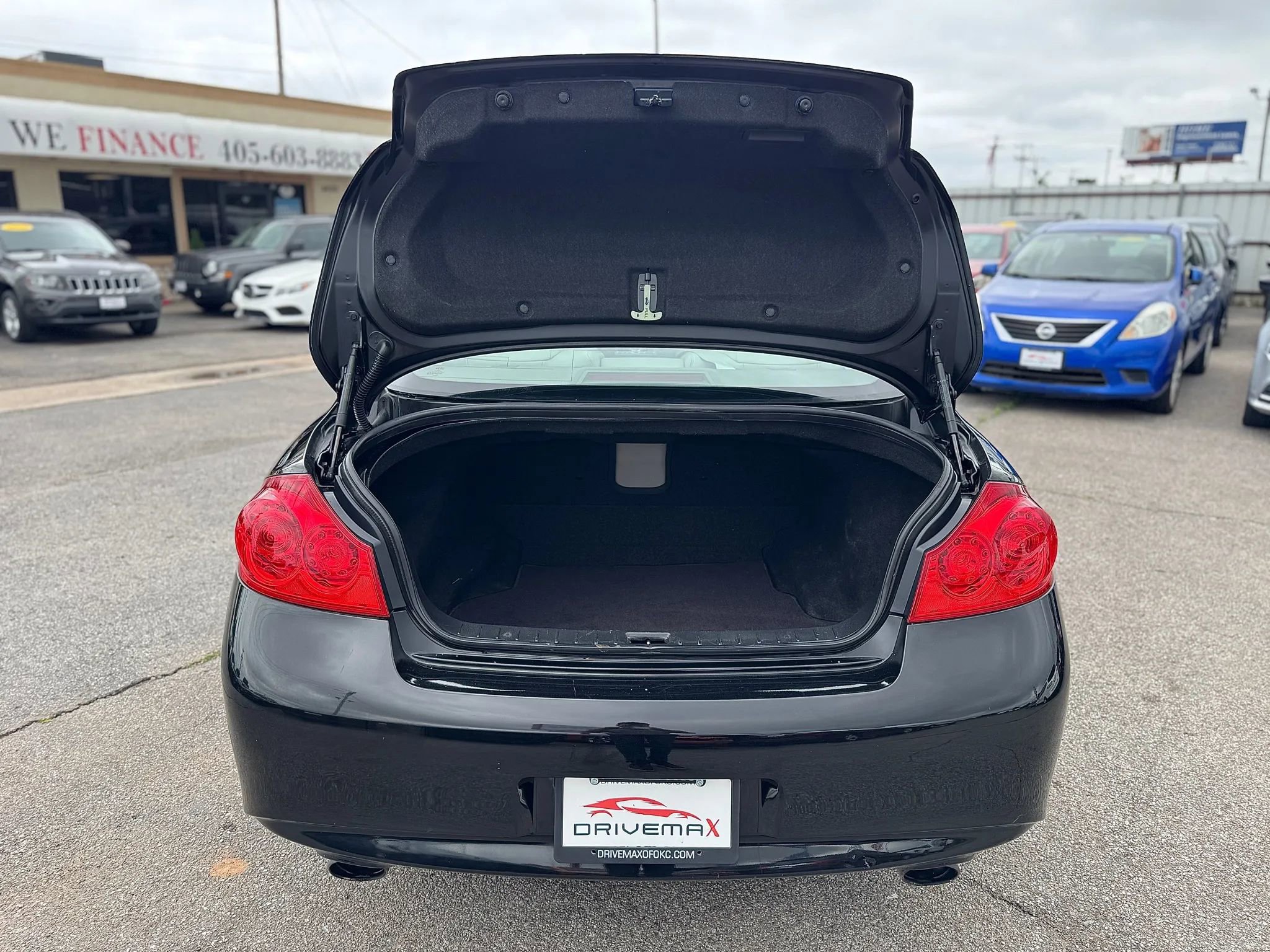 Used 2011 INFINITI G25 Journey w/ Moonroof Pkg image 9