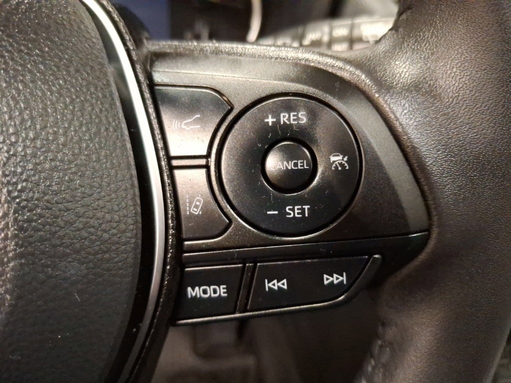 Used 2025 Toyota RAV4 XLE Premium image 20