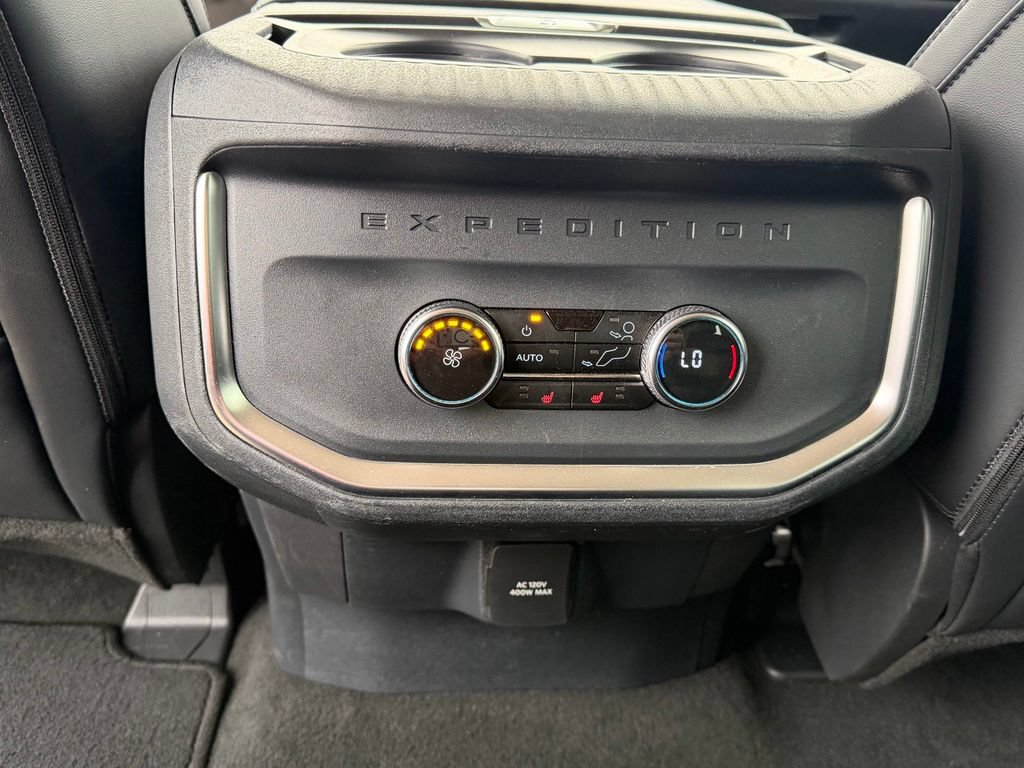 Used 2025 Ford Expedition Platinum AWD/4WD image 22