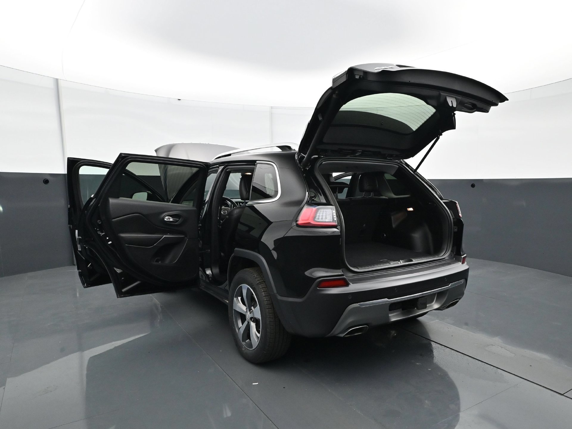 Used 2019 Jeep Cherokee Limited w/ Trailer Tow Group AWD/4WD image 32