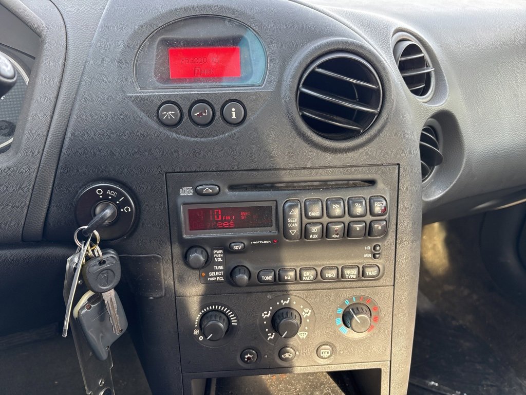 Used 2004 Pontiac Grand Prix GT w/ Drivers Package image 12