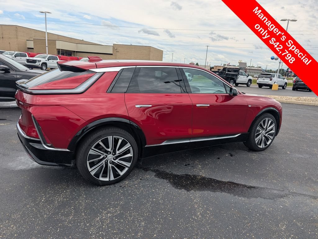 Used 2025 Cadillac Lyriq Luxury w/ LPO, Floor Liner Package AWD/4WD image 9
