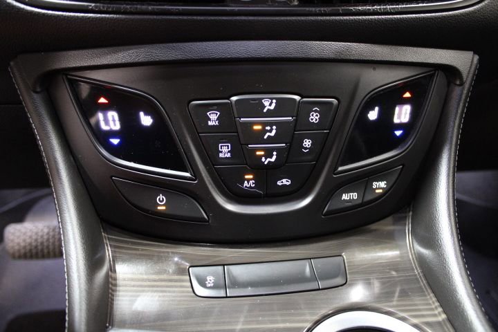 Used 2020 Buick Envision Essence image 25
