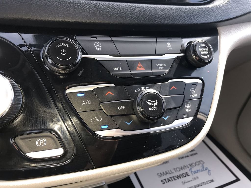 Used 2023 Chrysler Voyager LX image 18