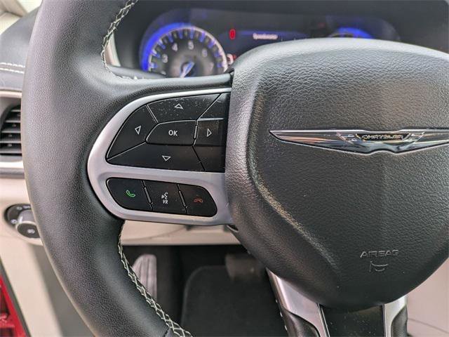 Certified 2024 Chrysler Pacifica Touring-L image 17