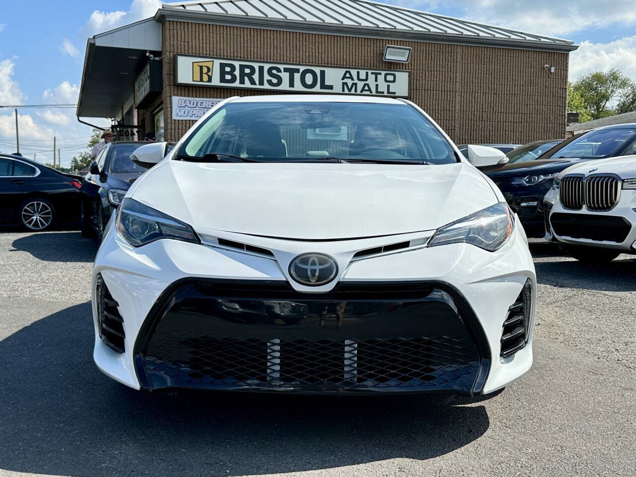 Used 2019 Toyota Corolla LE FWD image 2