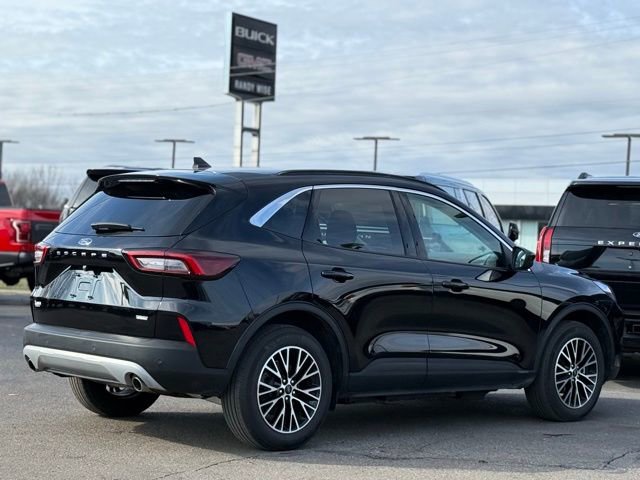 Used 2023 Ford Escape SE image 38