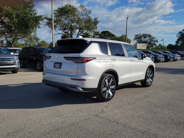 New 2026 Mitsubishi Outlander SE image 6