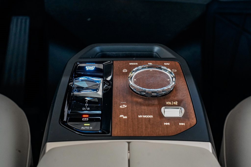 Used 2025 BMW iX xDrive50 w/ Premium Package image 15