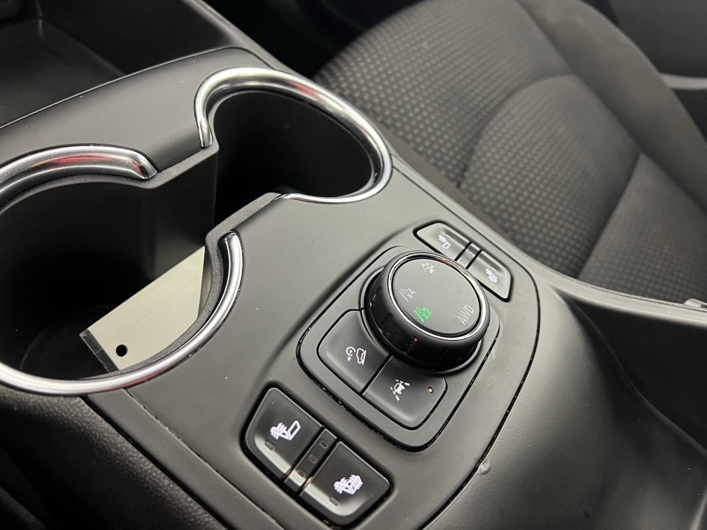Used 2024 GMC Terrain SLE w/ Driver Convenience Package image 21