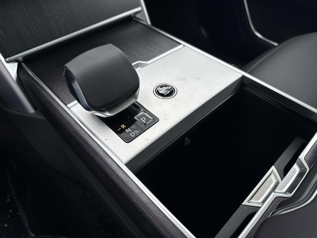 New 2026 Land Rover Range Rover SE image 22