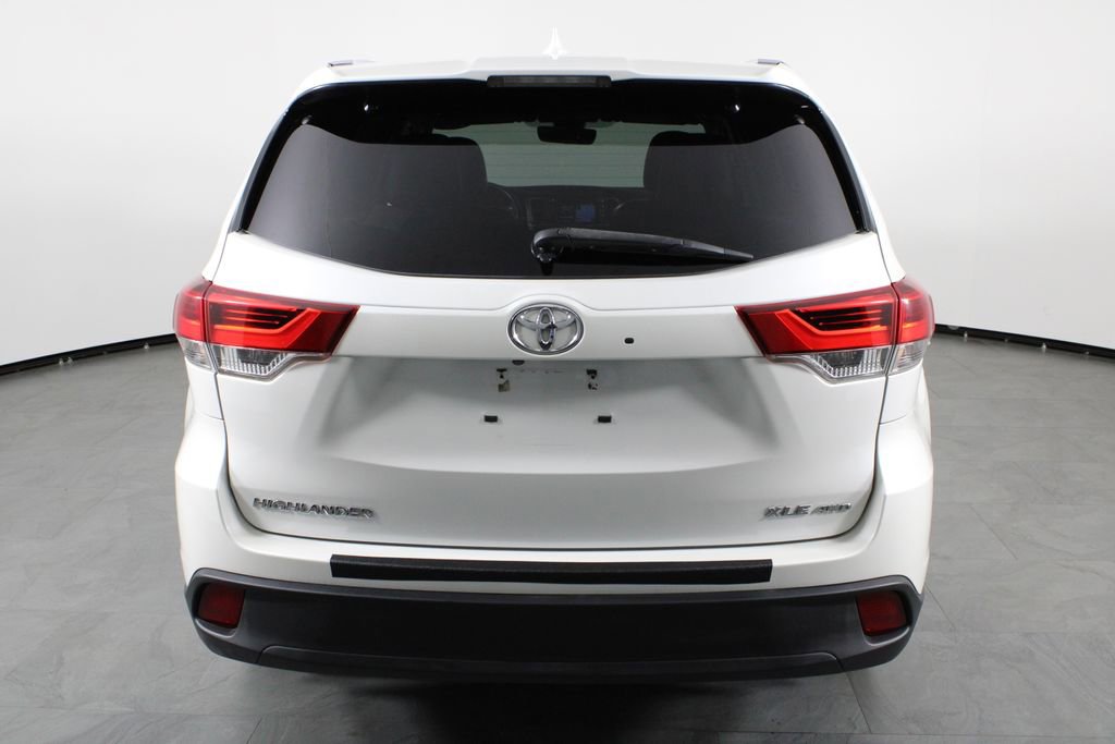 Used 2017 Toyota Highlander XLE image 11