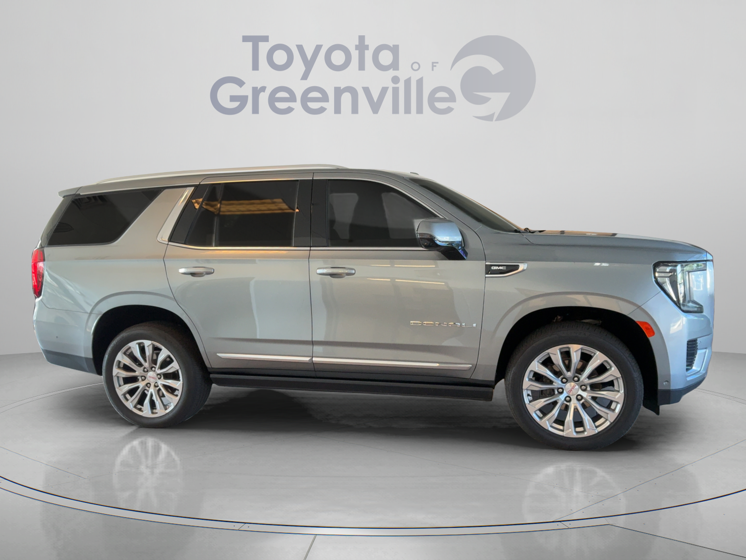 Used 2024 GMC Yukon Denali w/ Advanced Technology Package AWD/4WD image 7