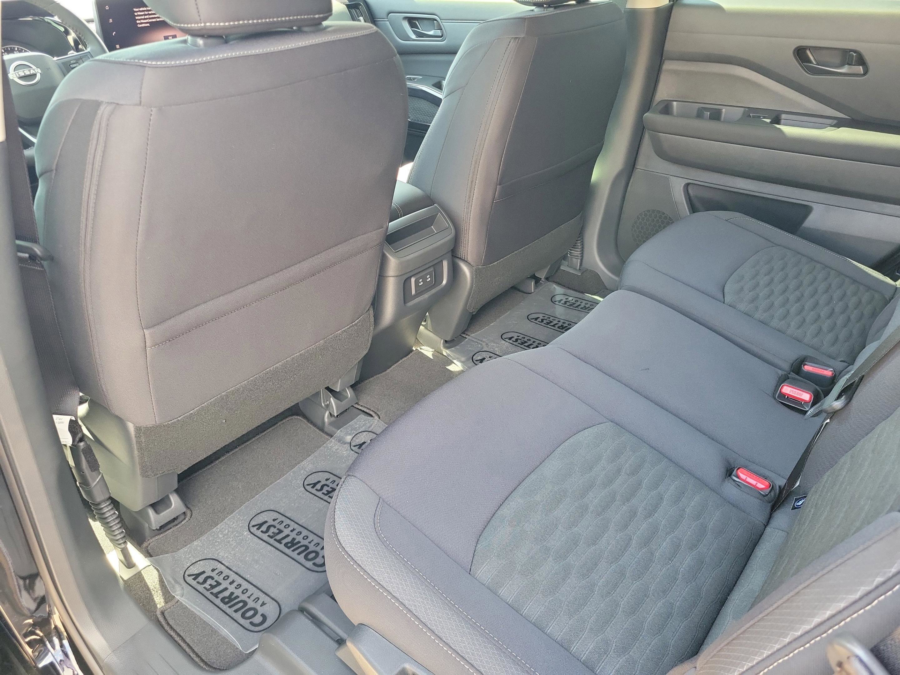 New 2026 Nissan Pathfinder SV image 12