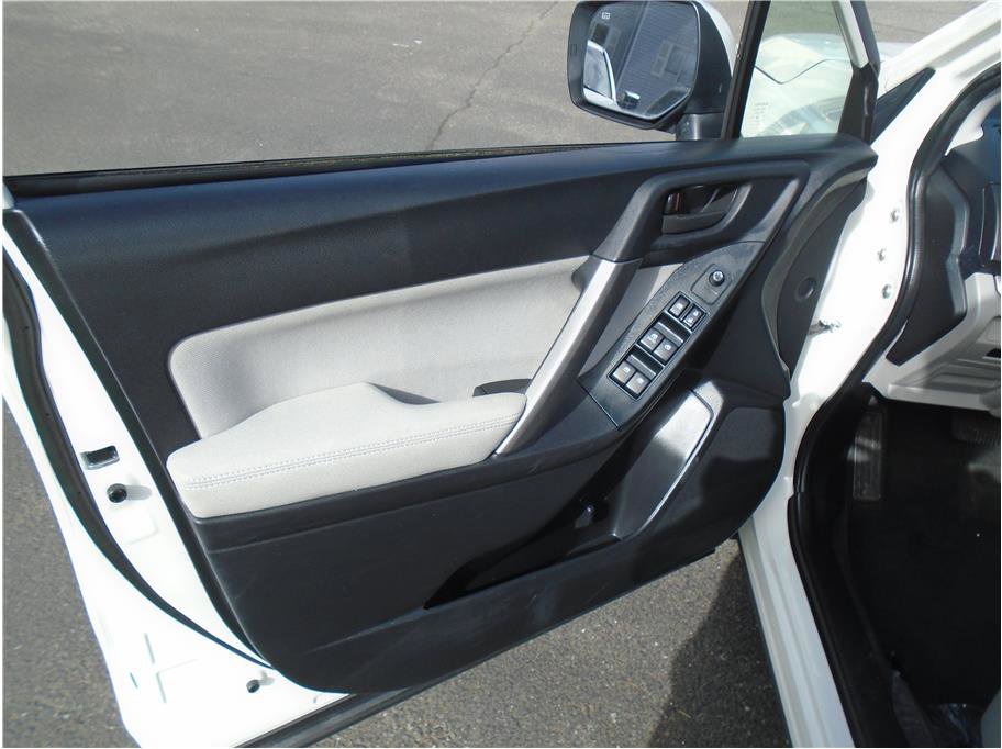 Used 2015 Subaru Forester 2.5i Premium w/ All-Weather Package image 10