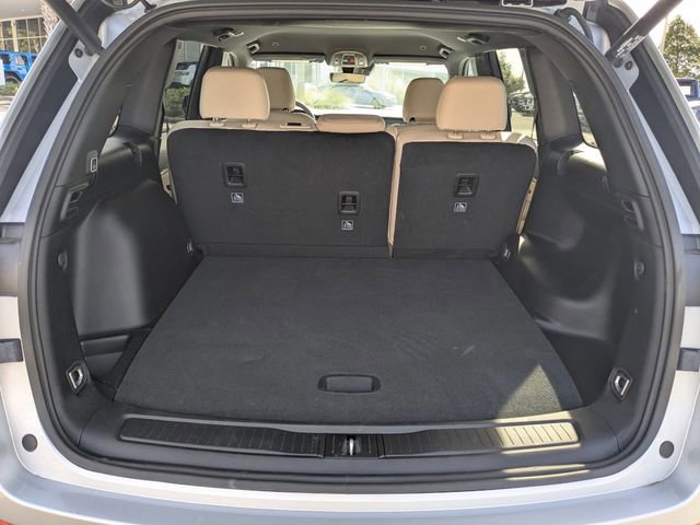 Used 2025 Jeep Grand Cherokee Limited image 14