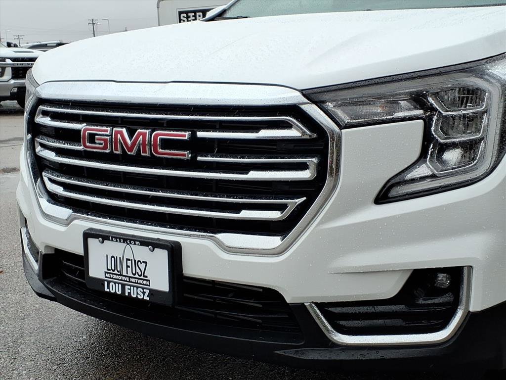 Used 2024 GMC Terrain SLT image 34