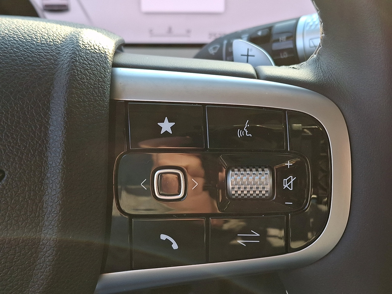 Certified 2026 Genesis GV70 2.5T Advanced AWD/4WD image 23