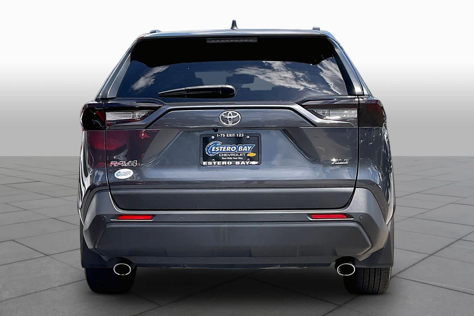 Used 2020 Toyota RAV4 XLE Premium FWD image 6
