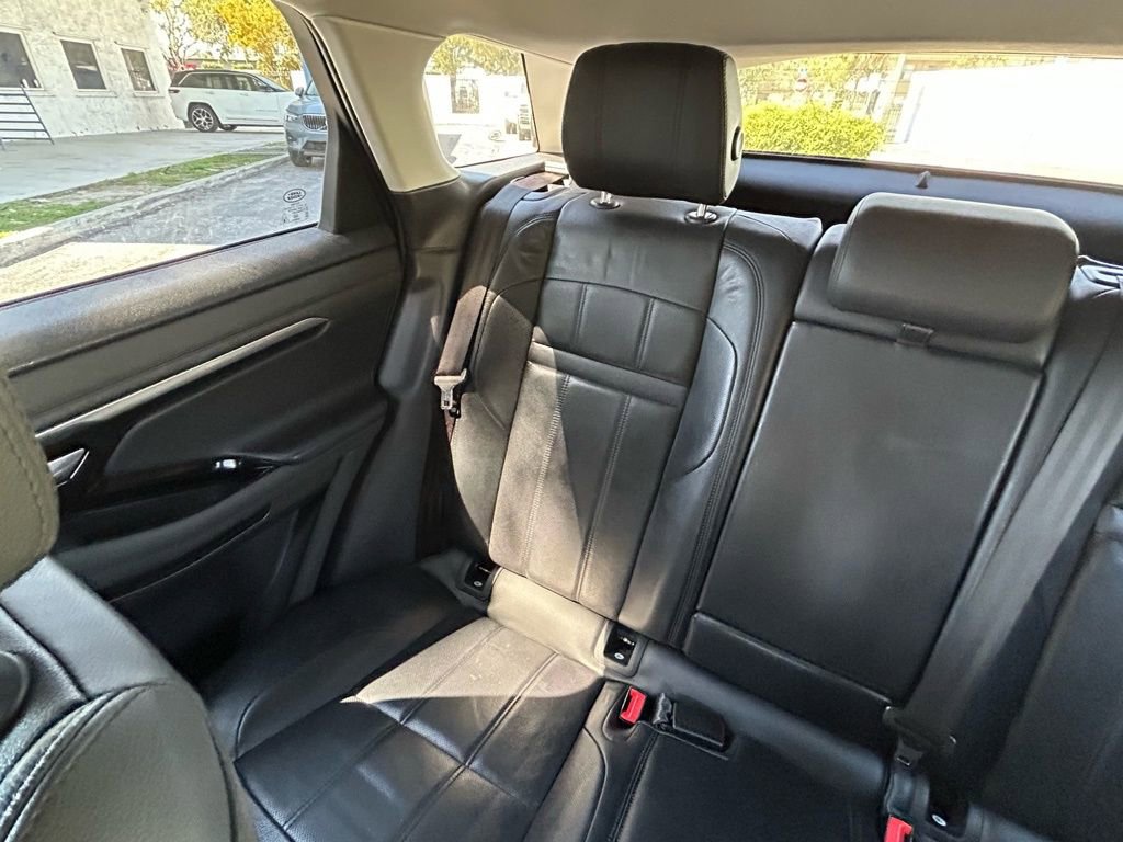 Used 2020 Land Rover Range Rover Evoque SE image 12