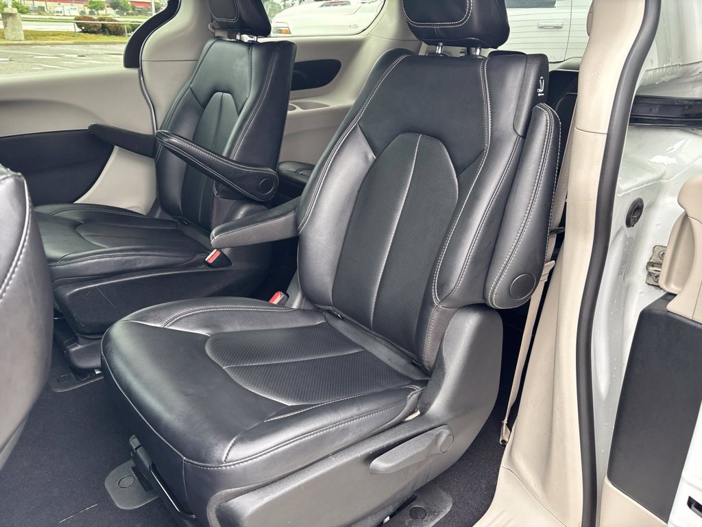 Used 2024 Chrysler Pacifica Limited FWD image 14