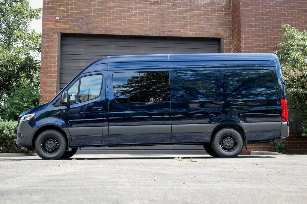 Used 2025 Mercedes-Benz Sprinter 2500 image 3