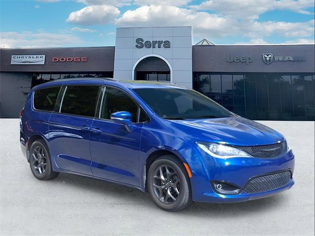 Certified 2019 Chrysler Pacifica Limited w/ S Appearance Package