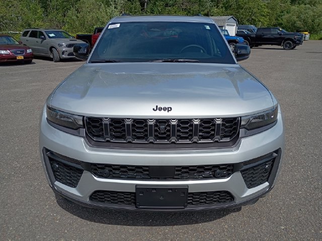 Used 2026 Jeep Grand Cherokee L Limited AWD/4WD image 2