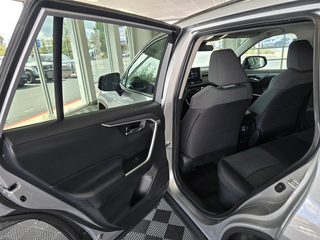 Used 2024 Toyota RAV4 XLE AWD/4WD image 35