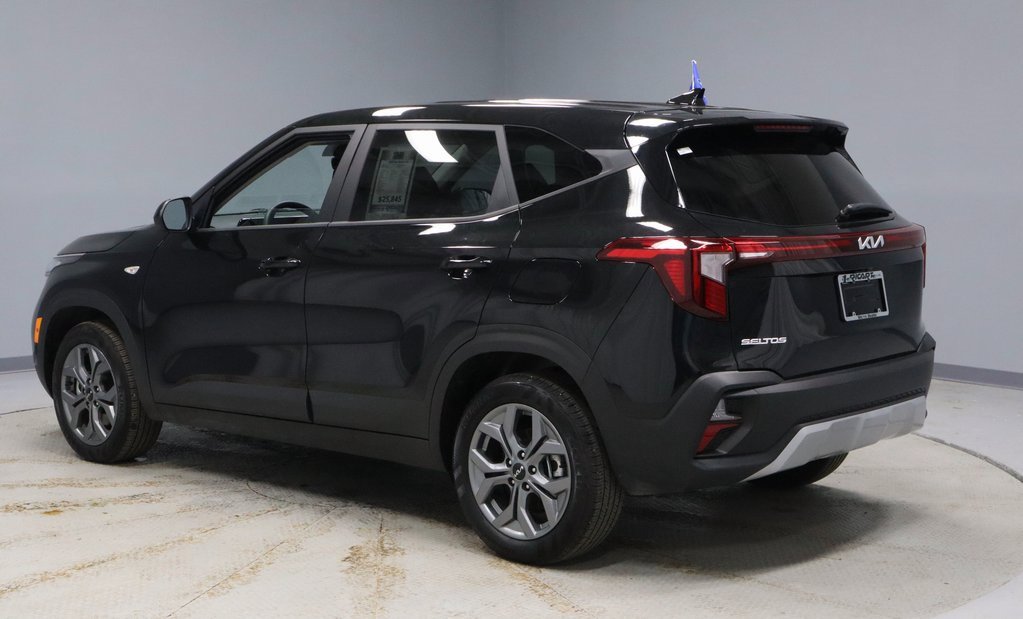 Used 2025 Kia Seltos LX image 8