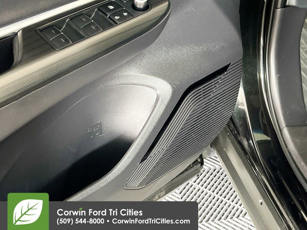 Used 2024 Toyota Venza Nightshade AWD/4WD image 13