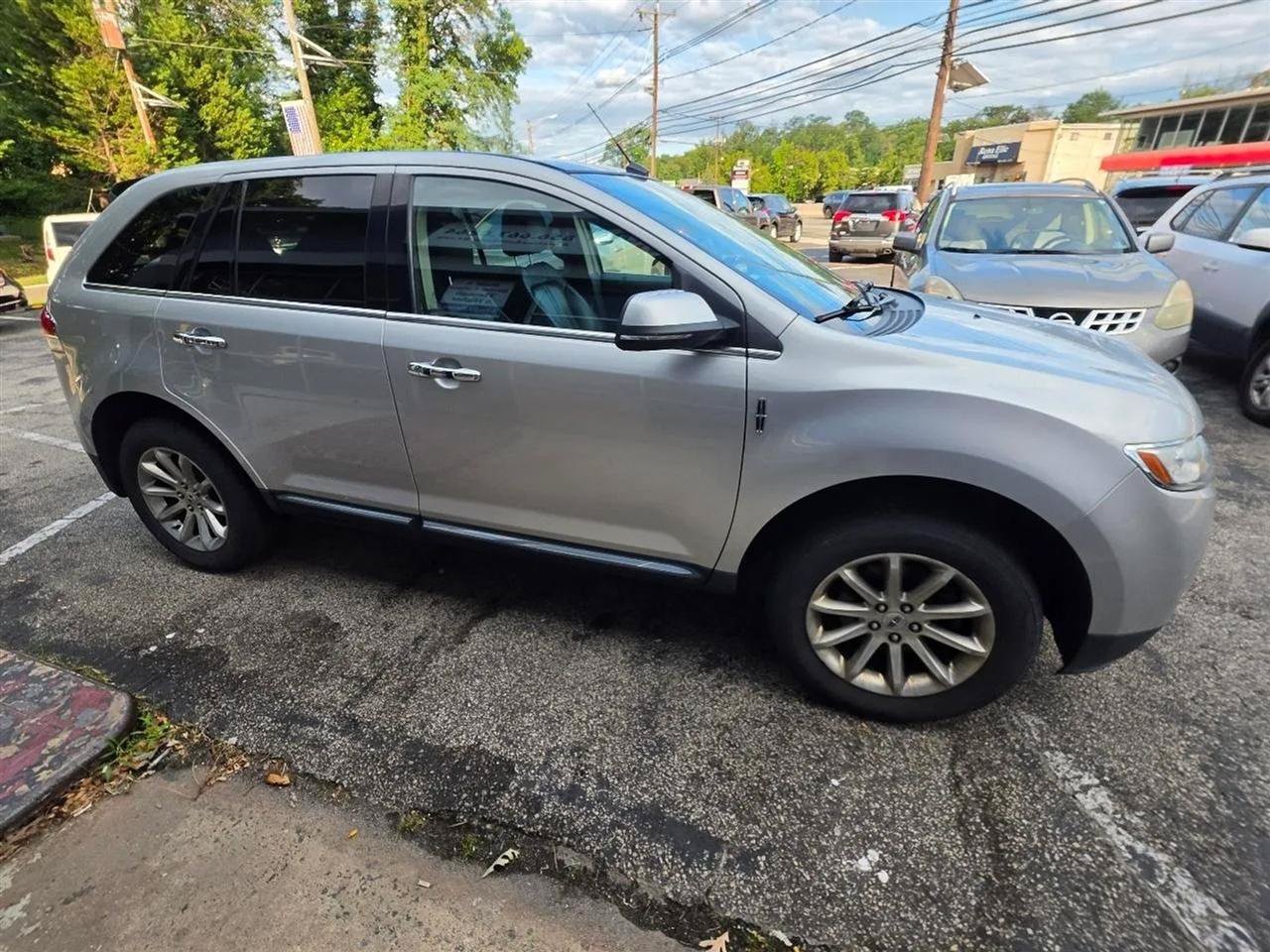 Used 2013 Lincoln MKX AWD image 7