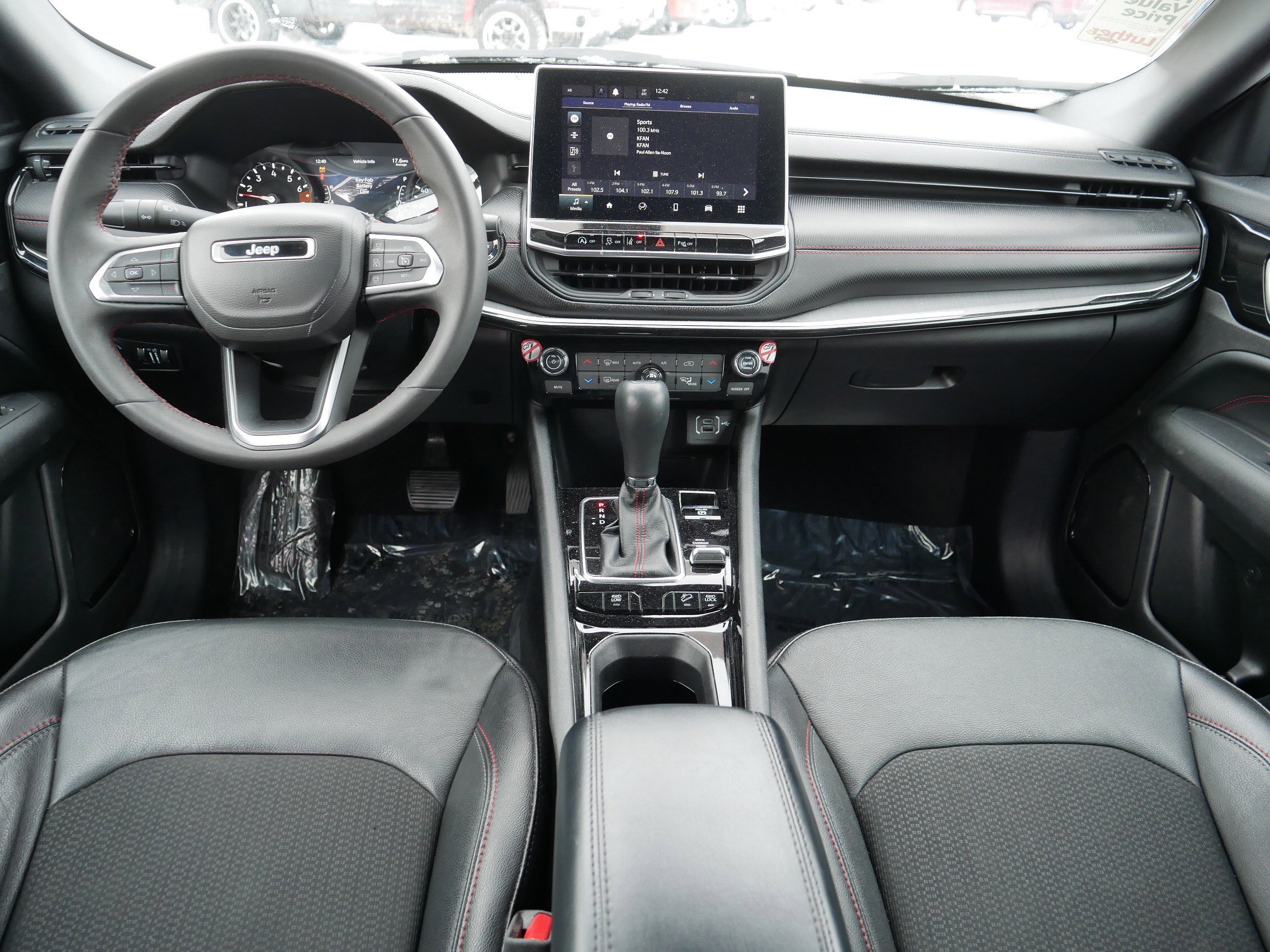 Used 2023 Jeep Compass Trailhawk image 10