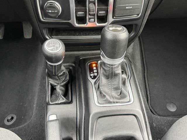 Used 2024 Jeep Wrangler Unlimited image 25