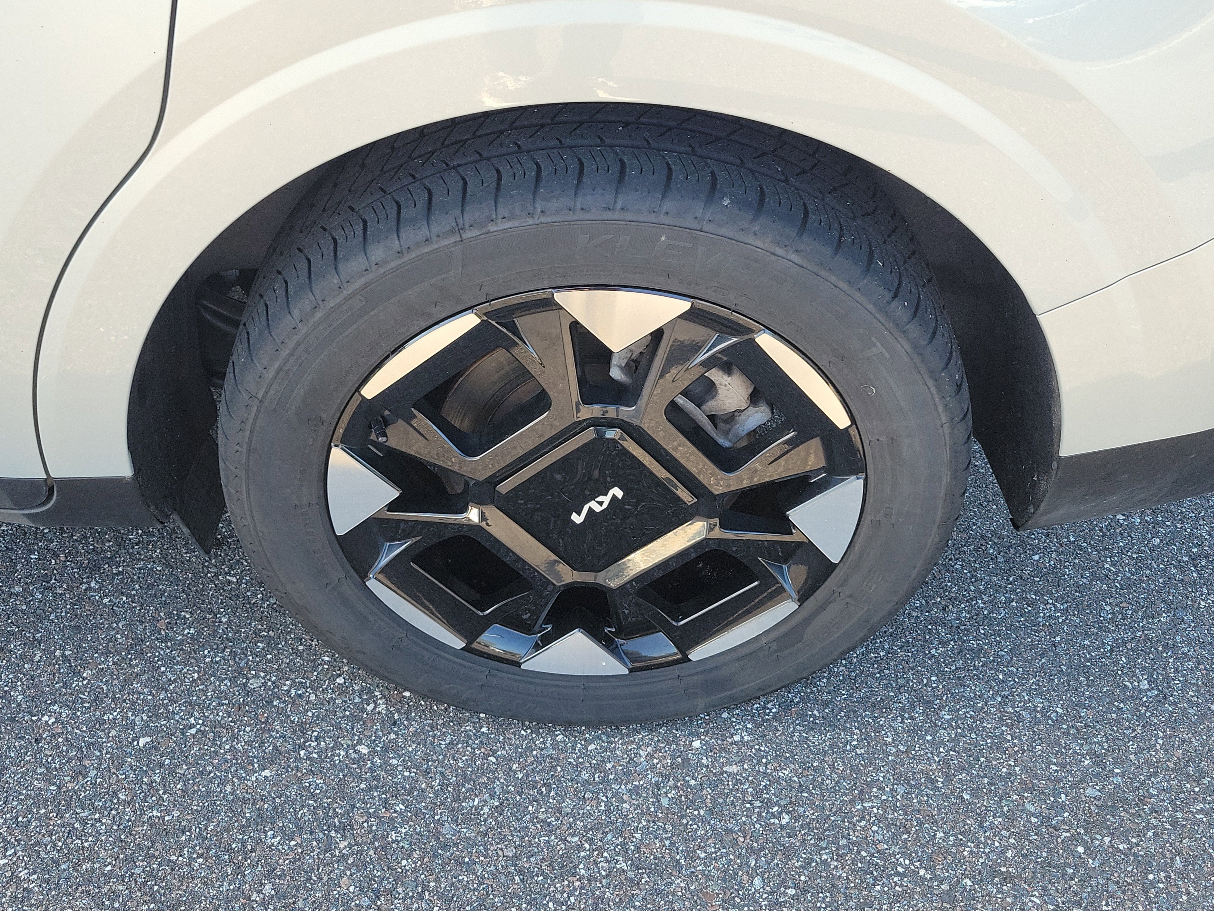 Certified 2025 Kia Carnival EX image 40