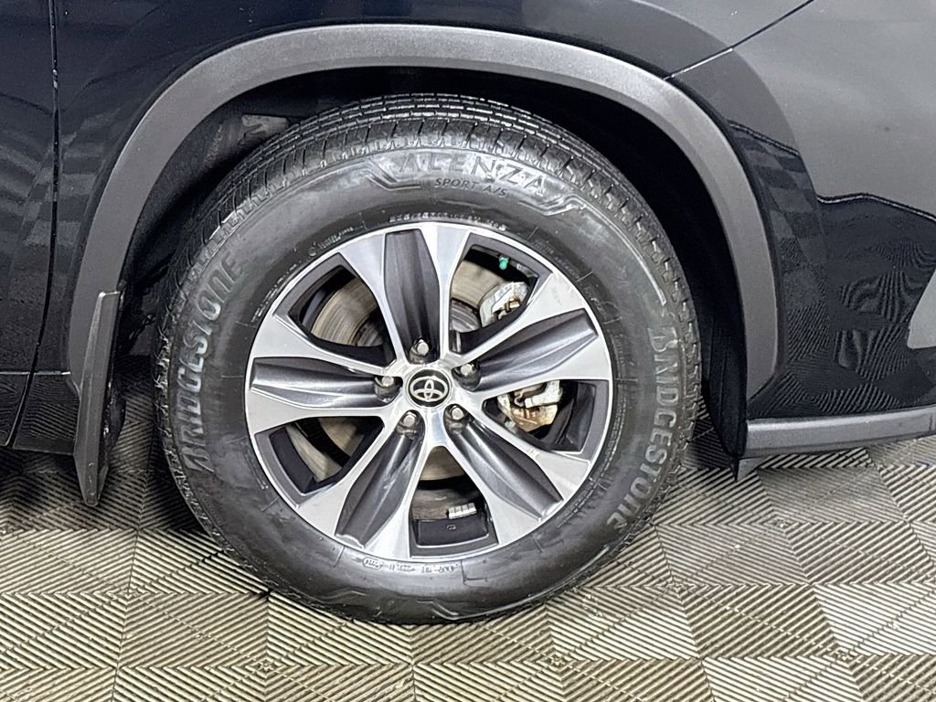 Used 2021 Toyota Highlander XLE image 23