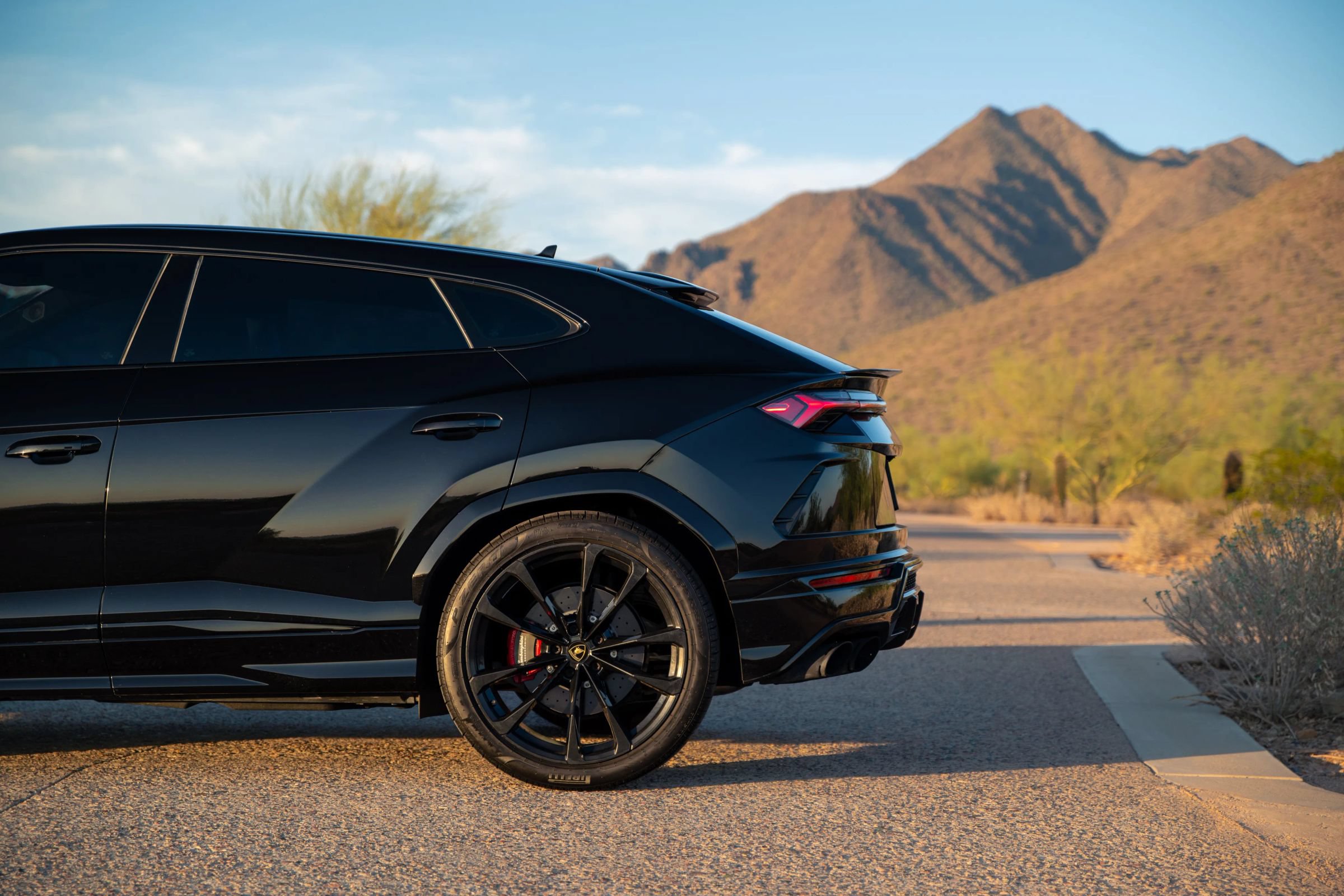 Used 2021 Lamborghini Urus AWD/4WD image 8