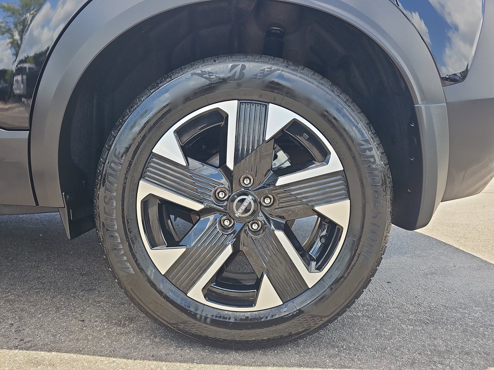Used 2025 Nissan Kicks SR FWD image 32
