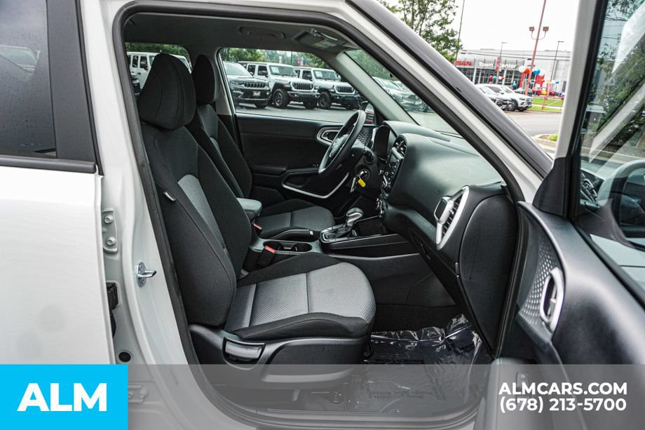 Used 2025 Kia Soul LX w/ LX Technology Package FWD image 23